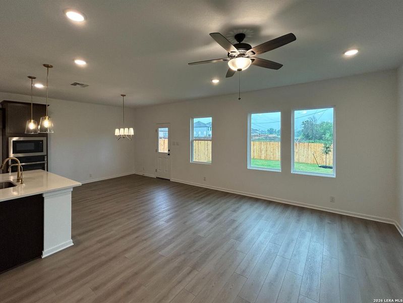Spacious, unfurnished interior of a new home in Hennersby Hollow, San Antonio (Image 26).