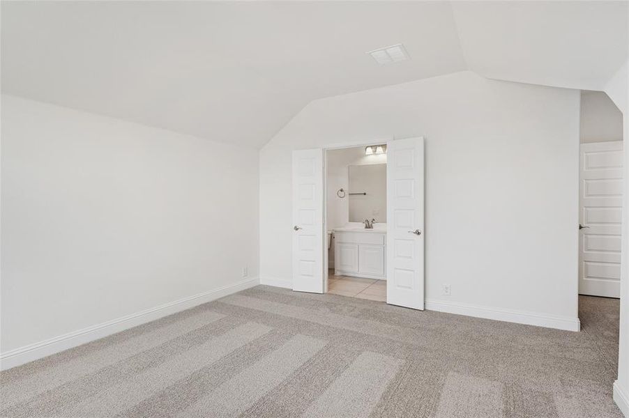 Spacious, unfurnished interior of a new home in Stone River Glen, Royse City (Image 31).