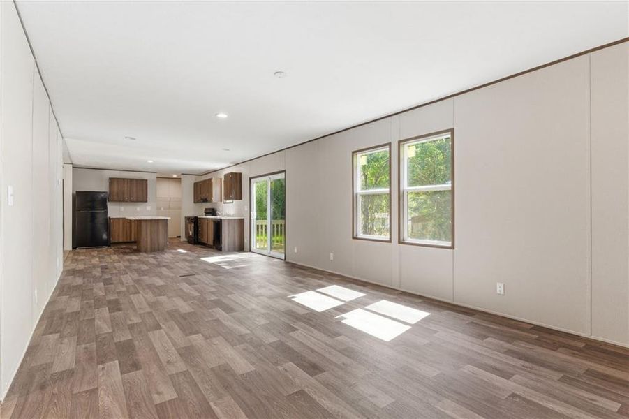 Spacious, unfurnished interior of a new home in , Dahlonega (Image 27).