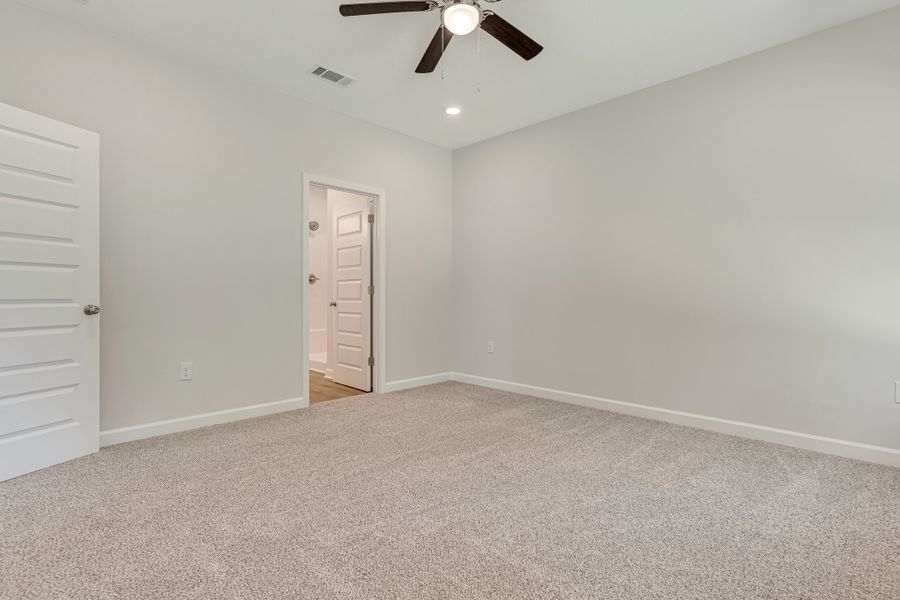 Representative unfurnished interior of a home built from the Elizabeth by CJL Homes in McCarthy Estates, Defuniak Springs (Image 34).