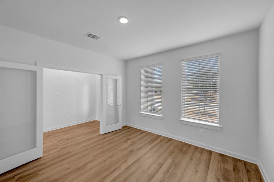 Spacious, unfurnished interior of a new home in Sorella, Tomball (Image 10).