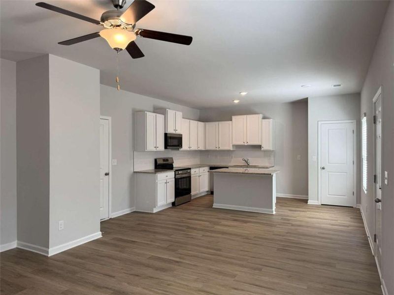 Furnished interior view inside a new home in Deer Creek, Temple (Image 7).