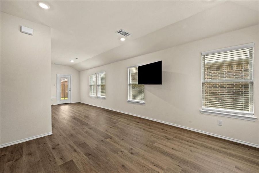 Spacious, unfurnished interior of a new home in Magnolia, Josephine (Image 15).