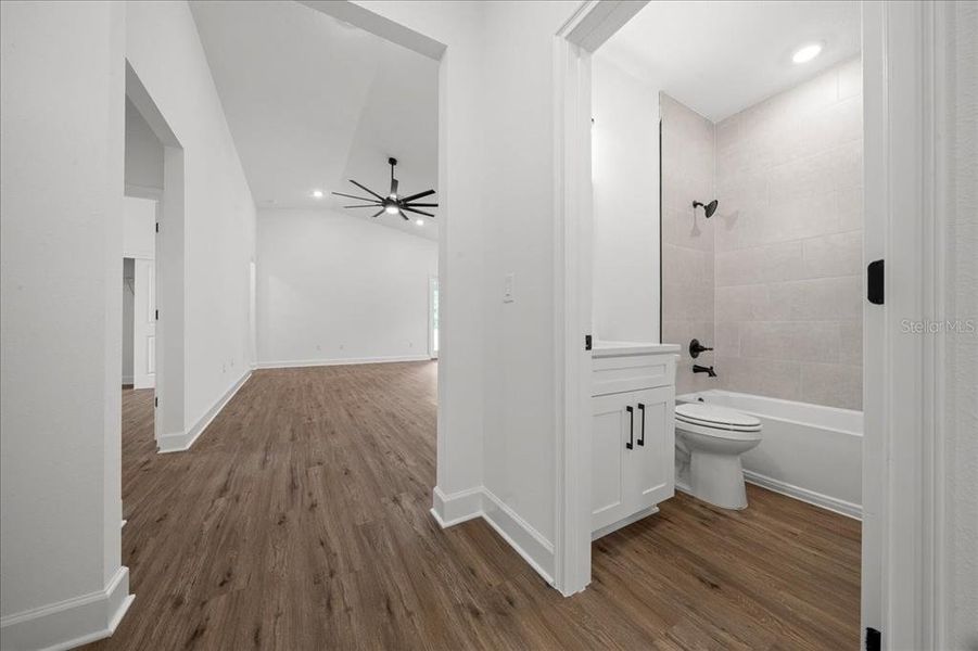 Spacious, unfurnished interior of a new home in , Spring Hill (Image 21).