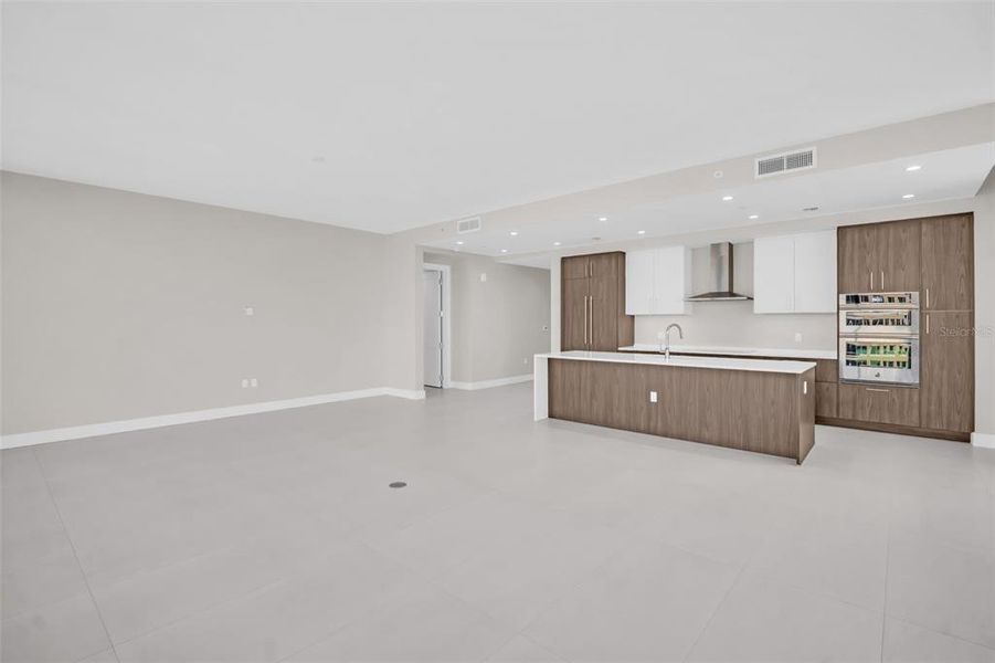 Spacious, unfurnished interior of a new home in , St. Petersburg (Image 22).