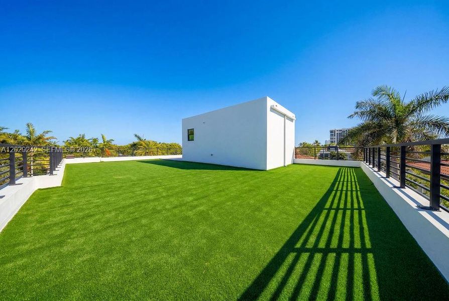 Exterior details and patio area of a home in , Fort Lauderdale (Image 39).
