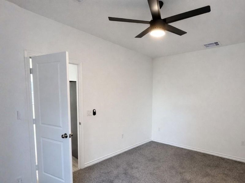 Spacious, unfurnished interior of a new home in Lake Conroe Village, Montgomery (Image 6).