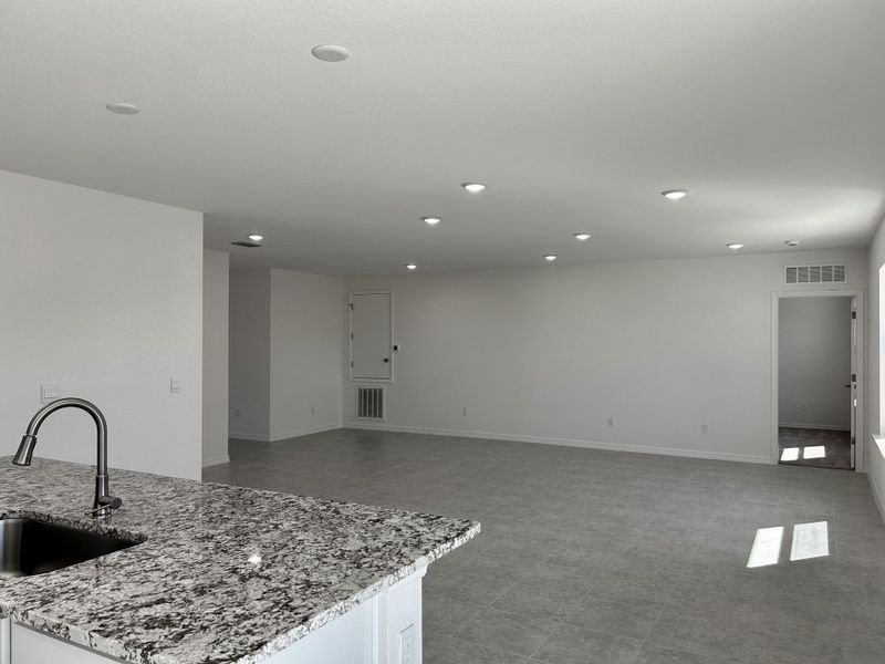Spacious, unfurnished interior of a new home in Lehigh Acres, Lehigh Acres (Image 10).