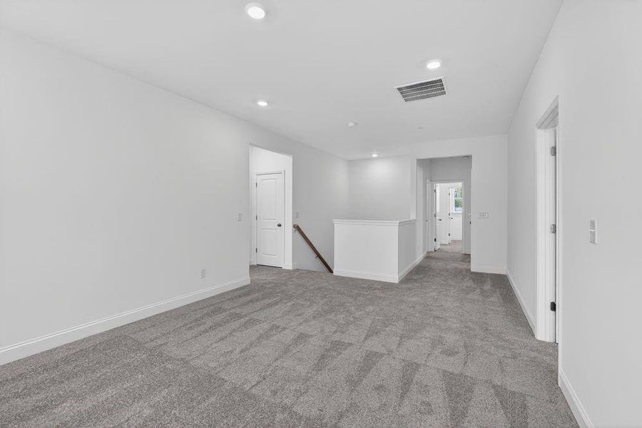 Spacious, unfurnished interior of a new home in Bailey Fence, Dacula (Image 33).