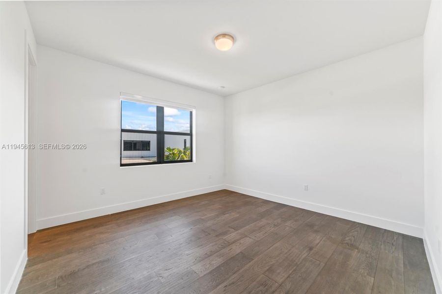 Spacious, unfurnished interior of a new home in , Weston (Image 40).