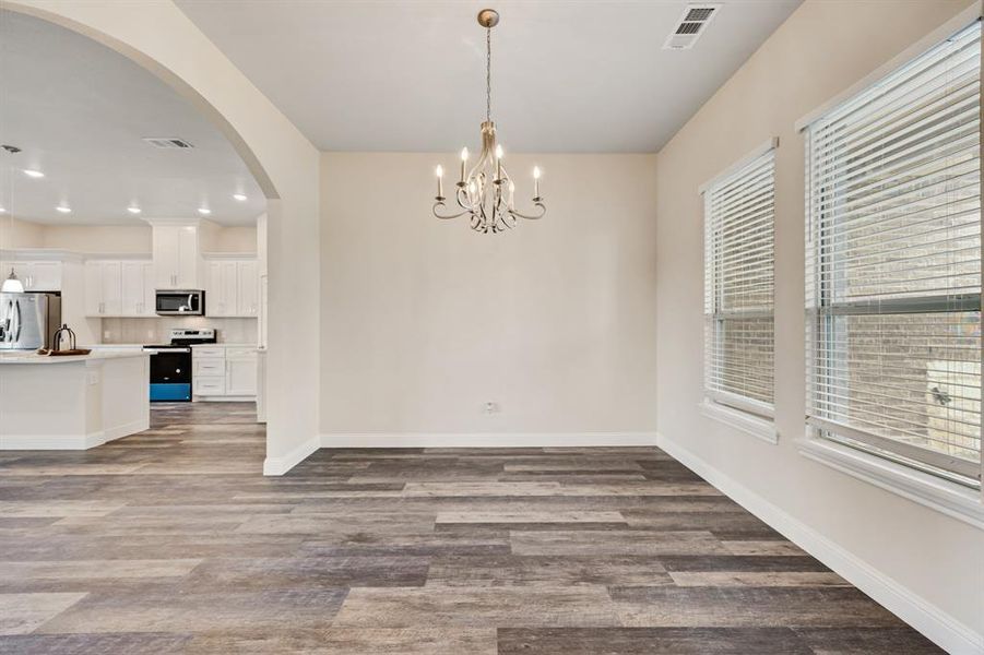 Spacious, unfurnished interior of a new home in , Corsicana (Image 27).