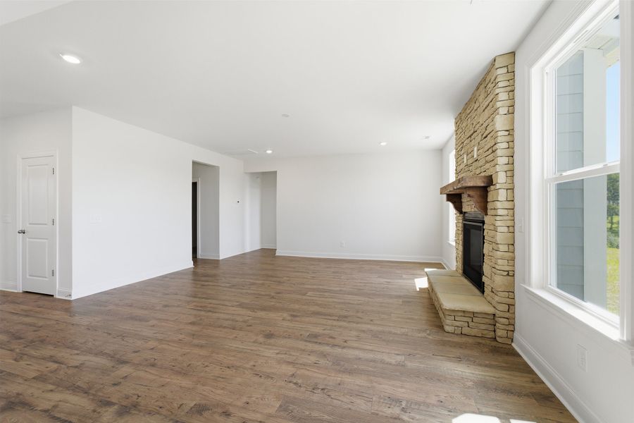 Spacious, unfurnished interior of a new home in Aden Woods, Fairview (Image 28).