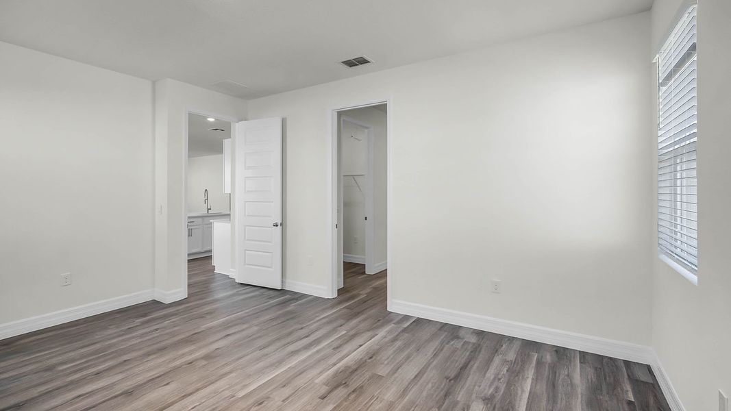 Spacious, unfurnished interior of a new home in Hawthorne Ranch, Lakeland (Image 22).