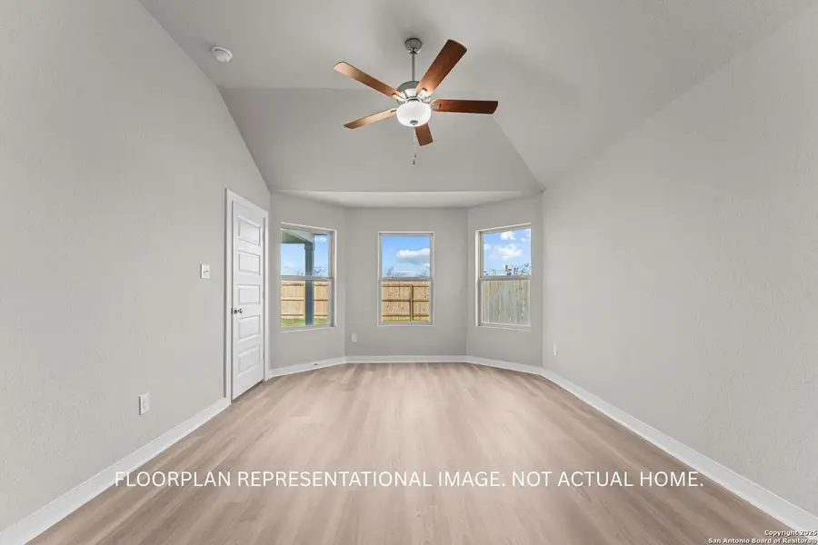 Spacious, unfurnished interior of a new home in Cinco Lakes, San Antonio (Image 10).