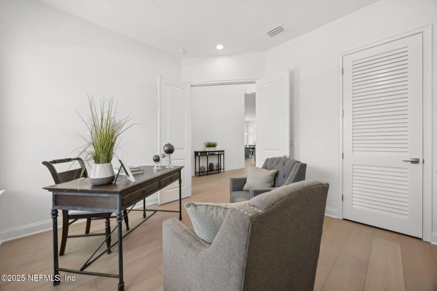 Furnished interior view inside a new home in Amelia National, Fernandina Beach (Image 11).