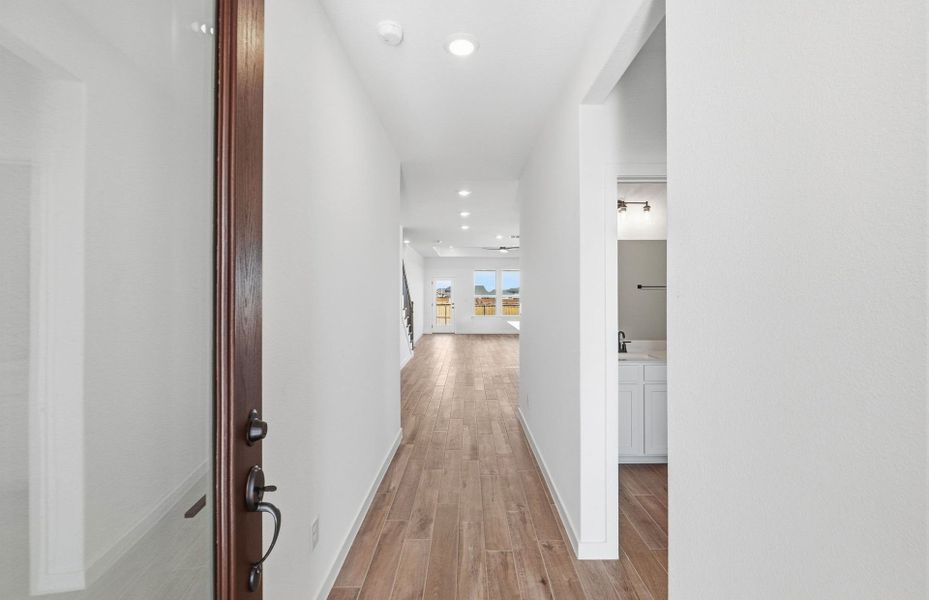 Spacious, unfurnished interior of a new home in Sunfield, Buda (Image 38).