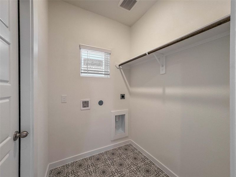 Spacious, unfurnished interior of a new home in Creekhaven, Rosharon (Image 13).