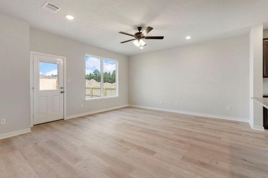 Spacious, unfurnished interior of a new home in Sterling Ridge, Huntsville (Image 17). Spacious, unfurnished interior of a new home in Sterling Ridge, Huntsville (Image 17).