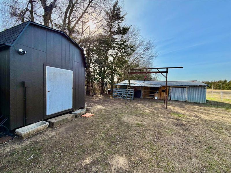 Exterior details and patio area of a home in , Sumner (Image 11).