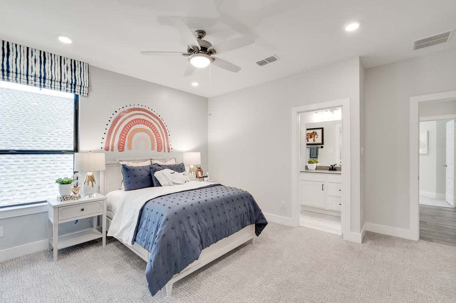Representative furnished interior of a home built from the Verona by Tri Pointe Homes in Sienna 80′, Missouri City (Image 46).