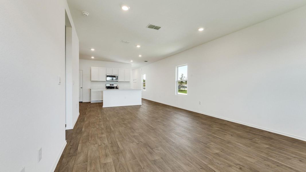 Spacious, unfurnished interior of a new home in Durango, Mustang Ridge (Image 12).
