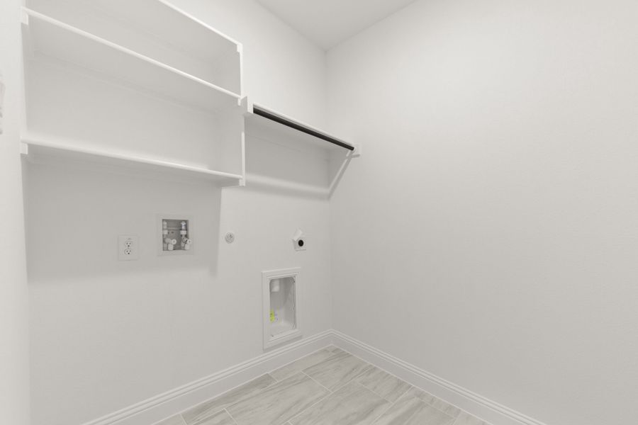 Spacious, unfurnished interior of a new home in Keeneland, Aubrey (Image 42).