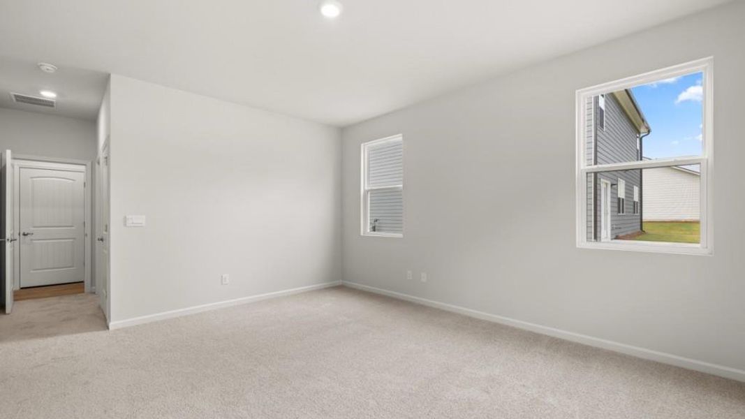 Spacious, unfurnished interior of a new home in Fairway 17 at Mirror Lake, Villa Rica (Image 13).