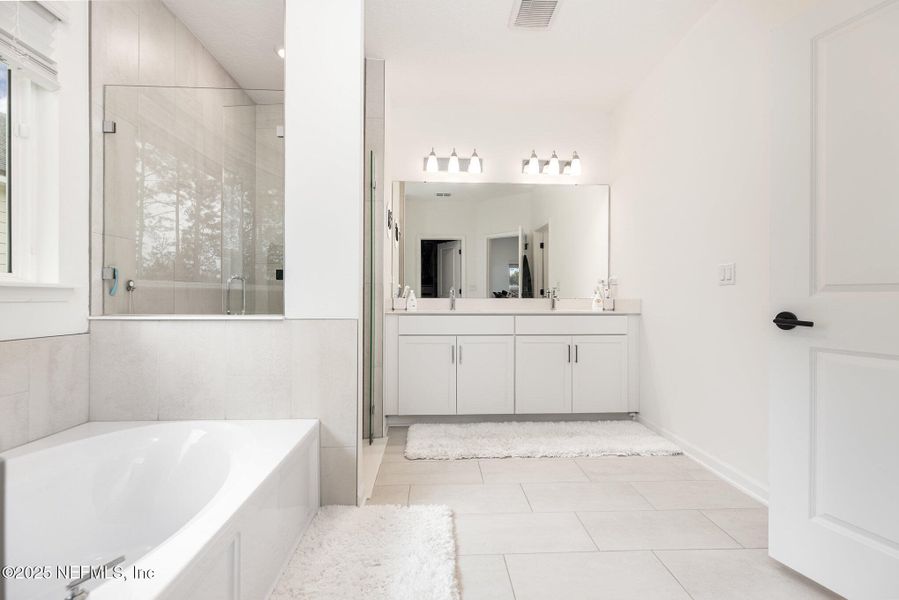 Furnished interior view inside a new home in Hyland Trail, Green Cove Springs (Image 14). Furnished interior view inside a new home in Hyland Trail, Green Cove Springs (Image 14).