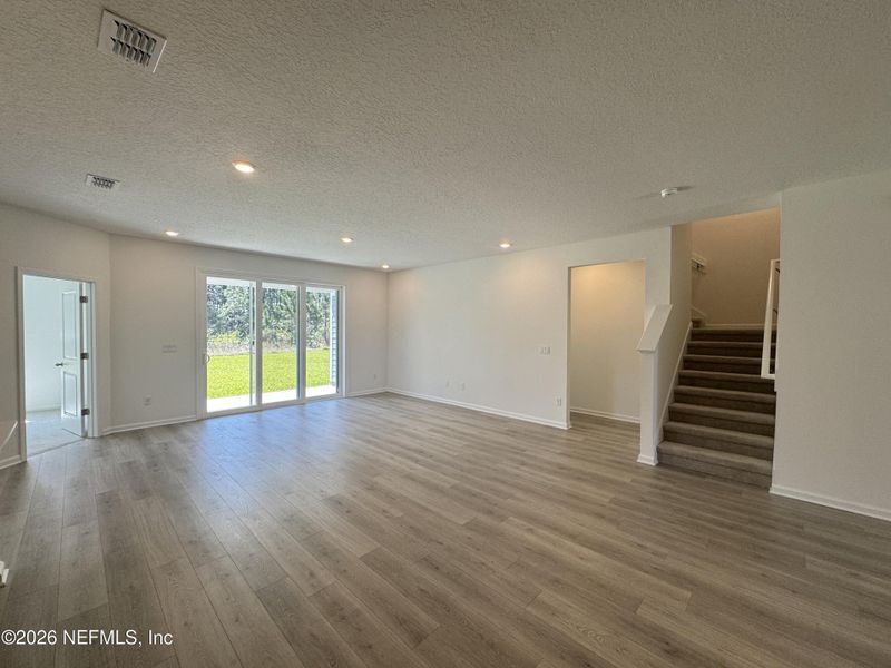 Spacious, unfurnished interior of a new home in Hyland Trail, Green Cove Springs (Image 33).