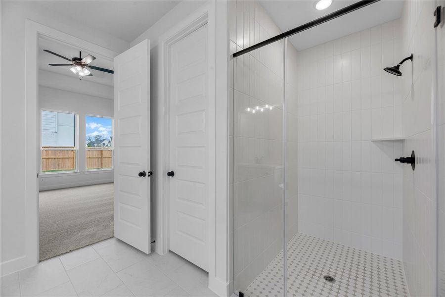 Furnished interior view inside a new home in Sienna, Missouri City (Image 7).