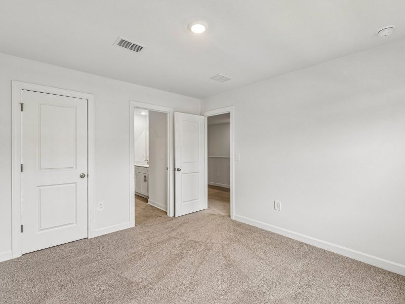 Spacious, unfurnished interior of a new home in Nolen Farm, Gastonia (Image 17).