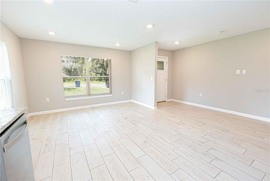 Spacious, unfurnished interior of a new home in , Lake Panasoffkee (Image 10).