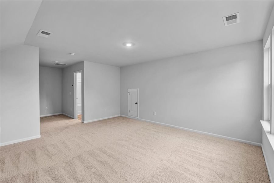 Spacious, unfurnished interior of a new home in Fieldstone, Lexington (Image 42). Spacious, unfurnished interior of a new home in Fieldstone, Lexington (Image 42).