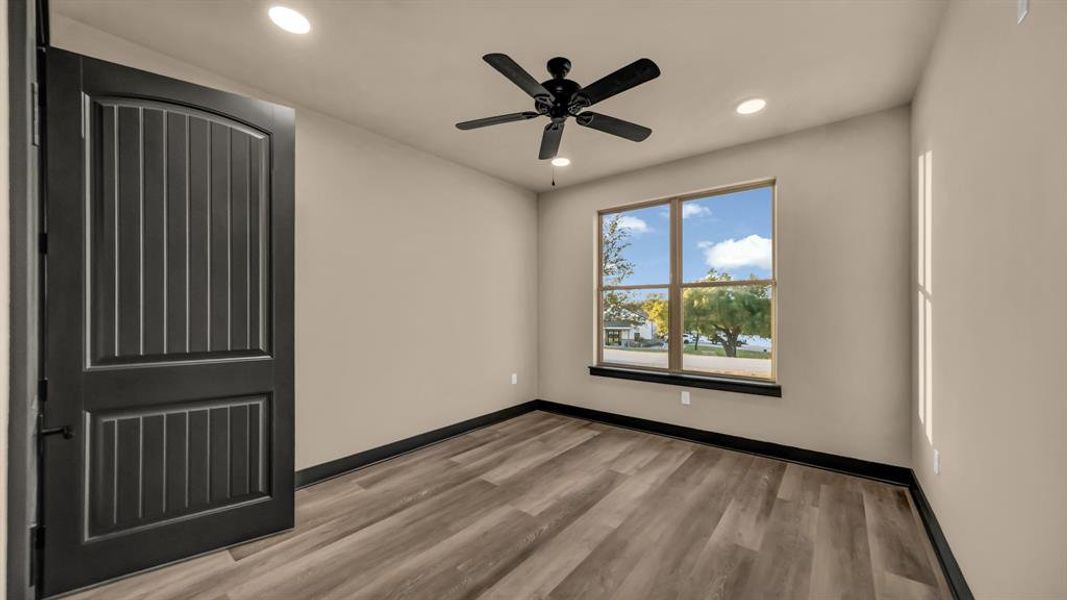 Spacious, unfurnished interior of a new home in Saddle Crest Estates, Weatherford (Image 19).