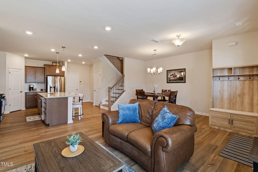 15-728 Silo Pk Dr [2369799]_15