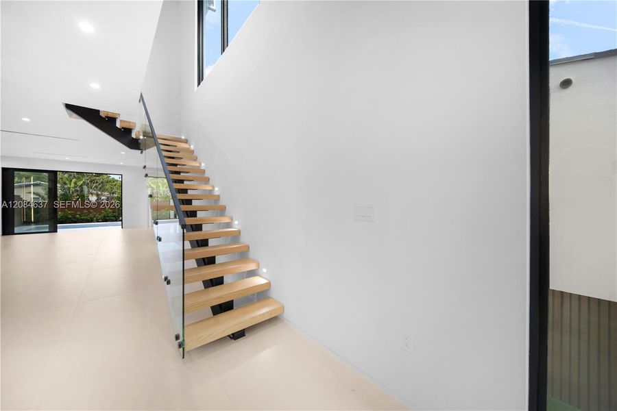 Spacious, unfurnished interior of a new home in , Fort Lauderdale (Image 38).
