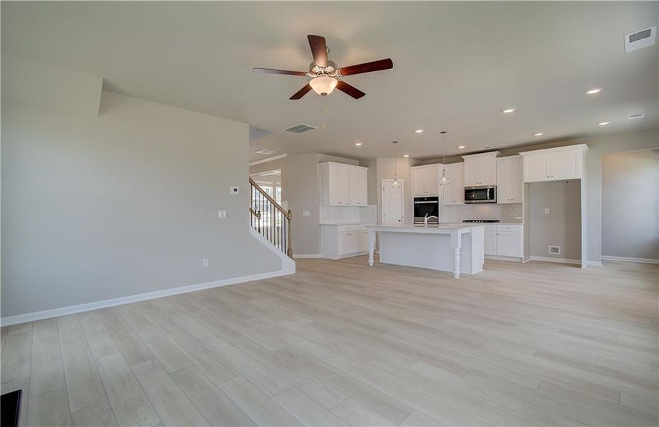 Spacious, unfurnished interior of a new home in Berkeley Lakes, Locust Grove (Image 21).