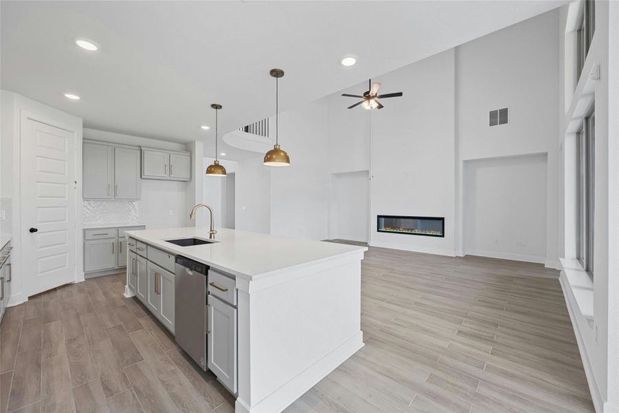 Representative image. Features, specifications, selections and colors may vary. Representative image. Features, specifications, selections and colors may vary.