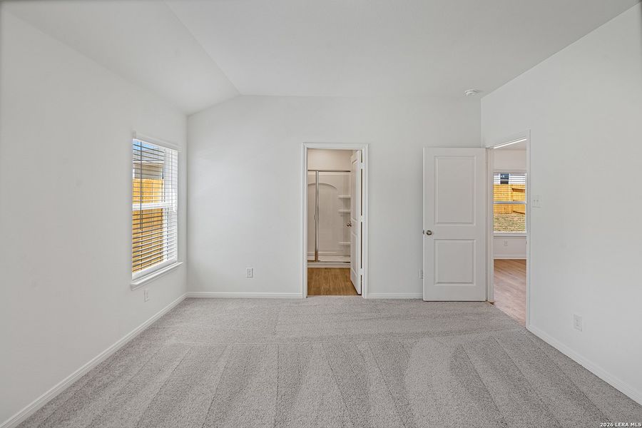 Spacious, unfurnished interior of a new home in Rosewood Estates, Lytle (Image 12).