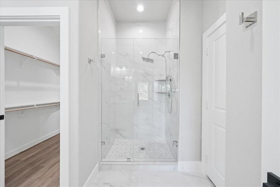 Spacious, unfurnished interior of a new home in , Waxahachie (Image 25).