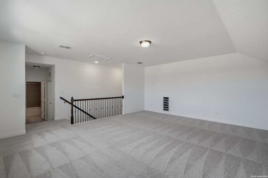 Spacious, unfurnished interior of a new home in Davis Ranch, San Antonio (Image 37).