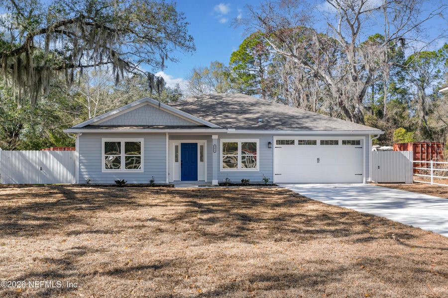 Exterior details and patio area of a home in , Jacksonville (Image 24).