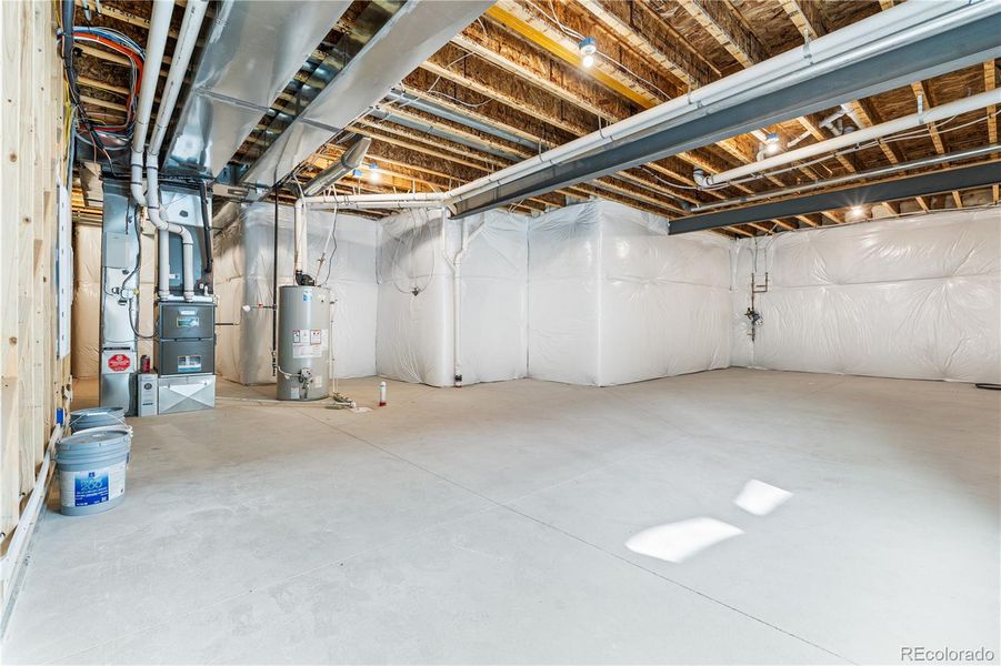 Spacious, unfurnished interior of a new home in Reflection at Solstice, Littleton (Image 27).