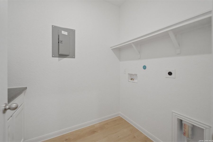 Spacious, unfurnished interior of a new home in Katzer Ranch, Converse (Image 27).