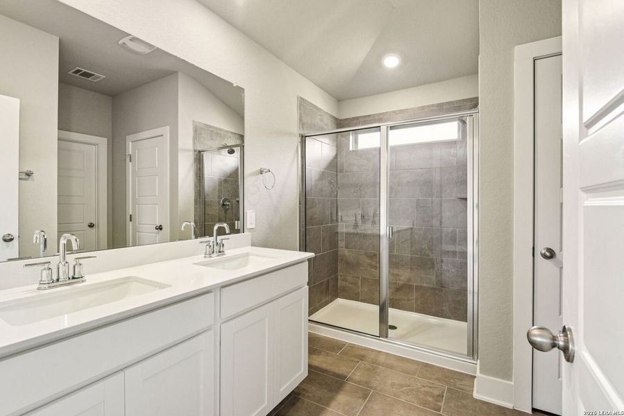 Furnished interior view inside a new home in Lark Canyon, New Braunfels (Image 10).