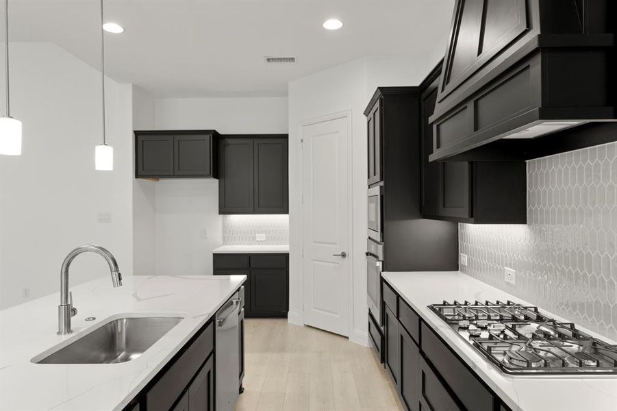 18. 2027 Clairmount - Kitchen (4) 18. 2027 Clairmount - Kitchen (4)
