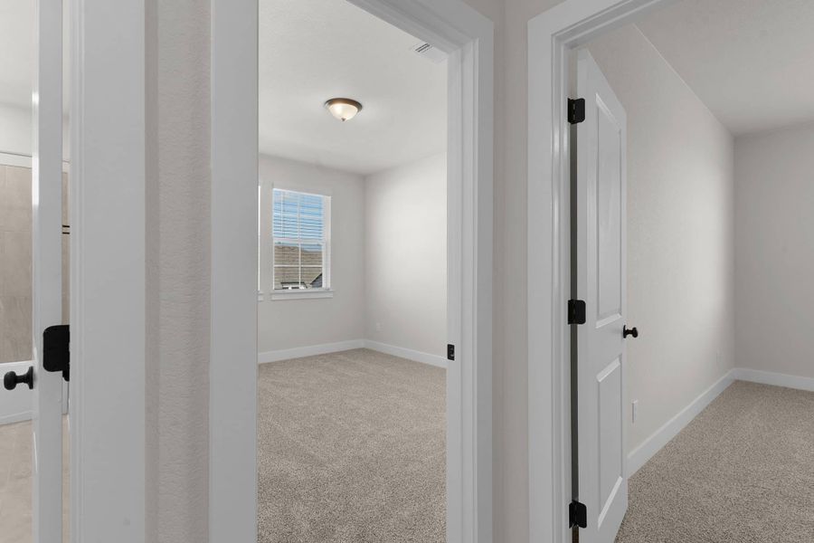 Spacious, unfurnished interior of a new home in Lariat, Liberty Hill (Image 19).