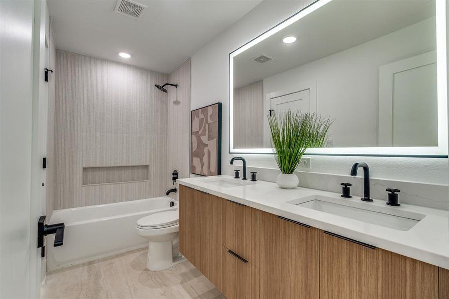 Furnished interior view inside a new home in , Dallas (Image 29).