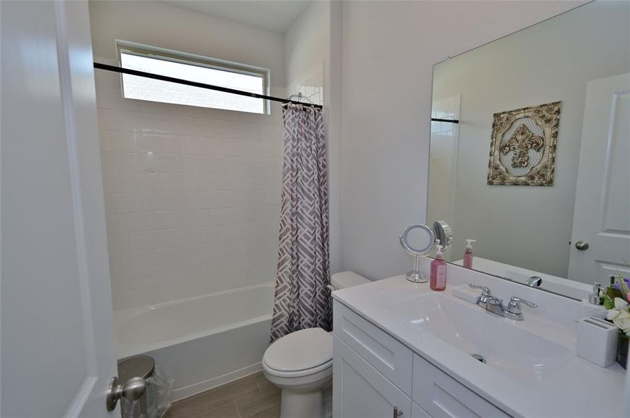Furnished interior view inside a new home in , Fort Worth (Image 17).