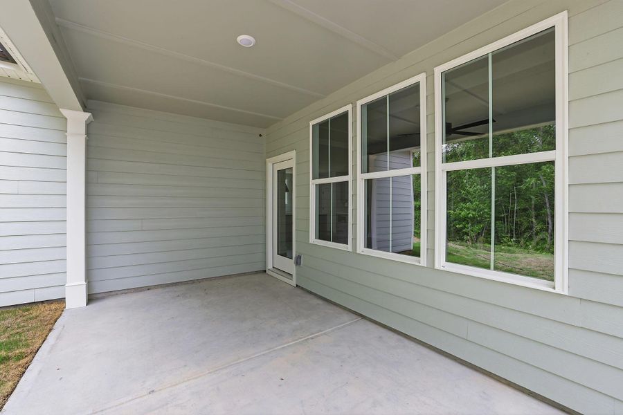 Exterior details and patio area of a home in Social Circle, Chattanooga (Image 3). Exterior details and patio area of a home in Social Circle, Chattanooga (Image 3).